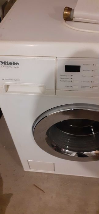 Продавам пералня Miele
