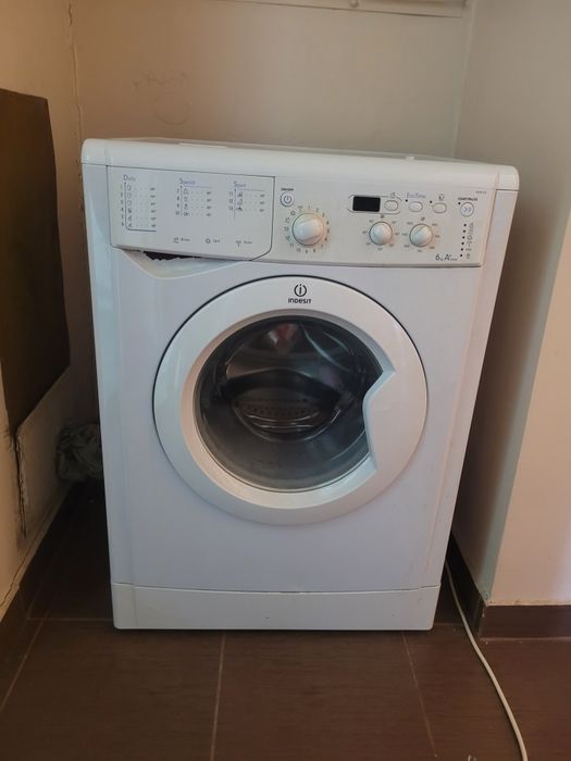 Vând mașină de spălat indesit