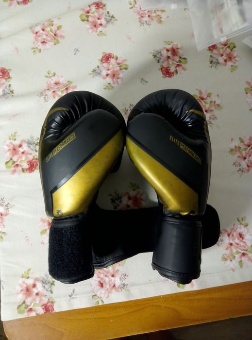 Продам Перчатки venum 14 униций