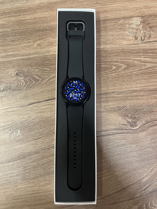 Продам часы SAMSUNG Galaxy Watch 4