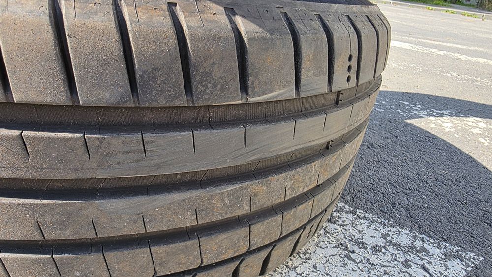 Vând 2 cauciucuri Michelin Pilot Sport 5 225 55 ZR17 aproape noi