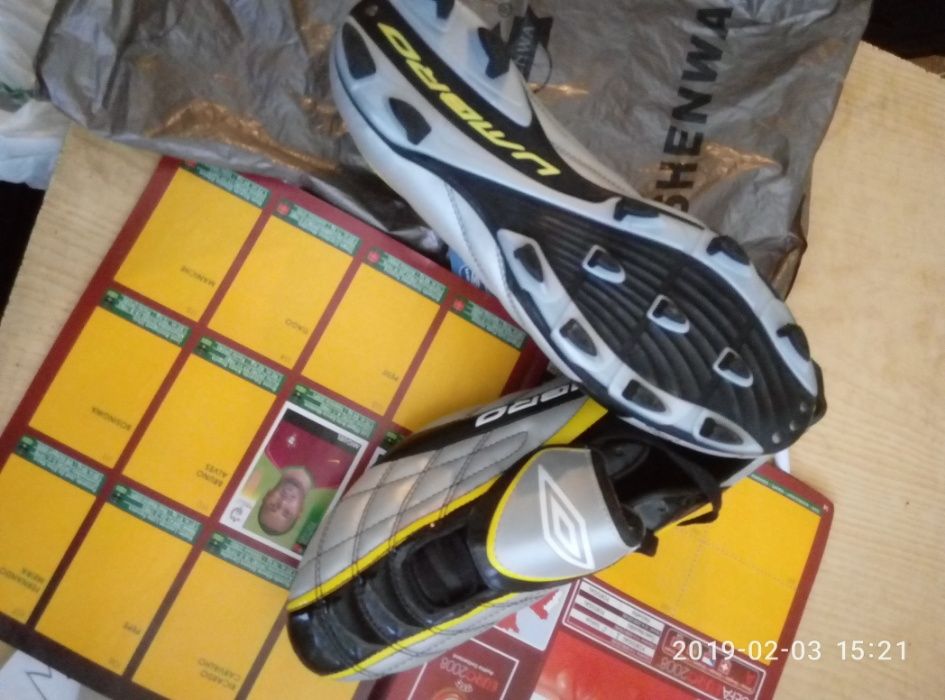 продаю футбольные бутсы