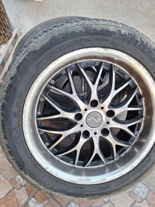 Vând jante BMW cu anvelope de Iarna
