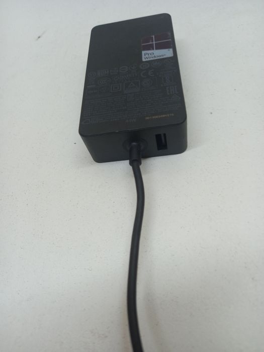 Încărcător tabletă Microsoft sourface