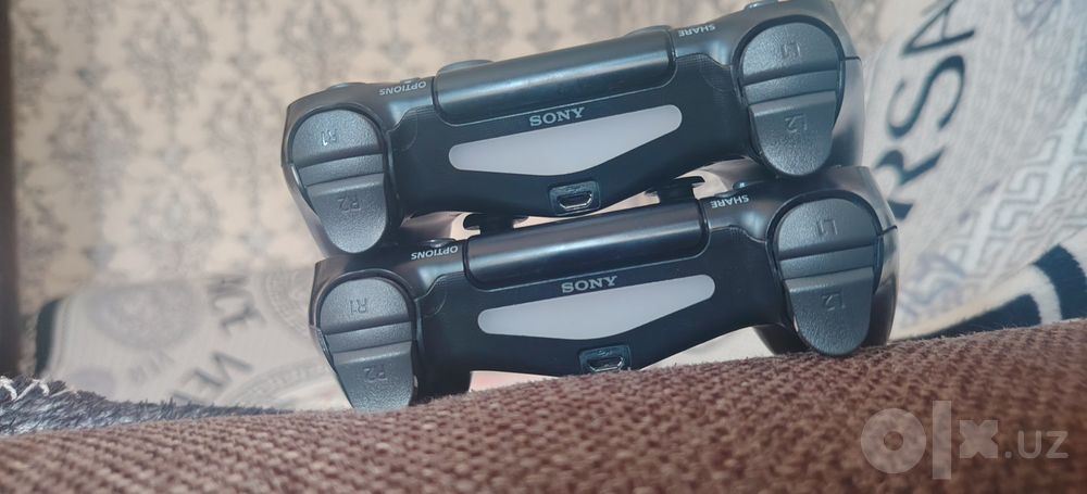 Ps4 slim на данный момент 10 игр есть 2 джостика