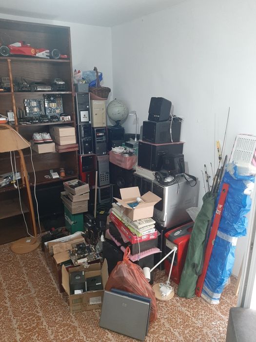 Electronice, calculatoare, componente, boxe, monitoare, amplificator..