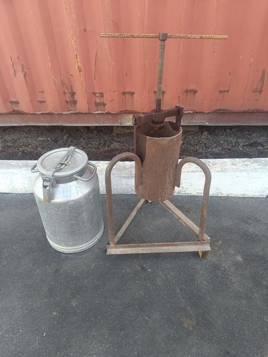 Пресс ручной самодельный, соковыжималка