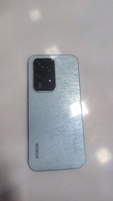 Sotiladi Honor 200 lite