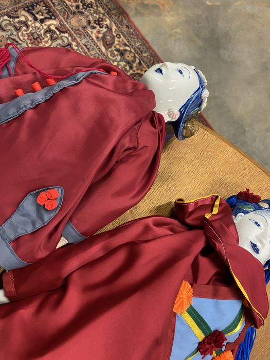 Китайски порцеланови кукли с копринени дрехи