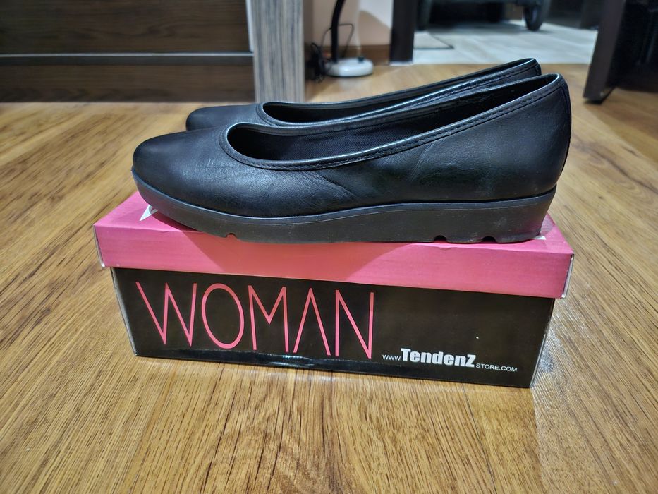 Дамски обувки Clarks, маратонки Adidas