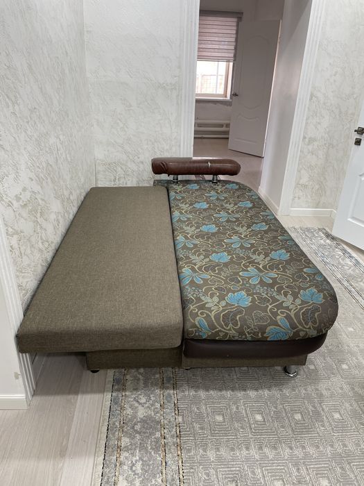 Диван (тахта) в хоршем состоянии