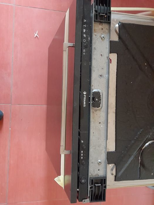 bucătărie complet utilată cu mașină de spălat vase