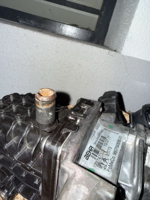 Egr complet cu racitor gaze 9807593080 pt 2.0 psa