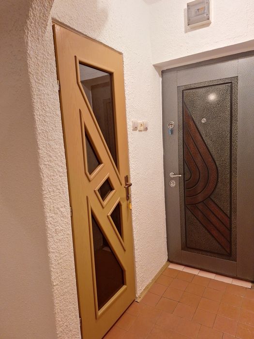 Vând garsoniera recent renovata