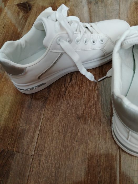 Sneakers albi casual marime 37