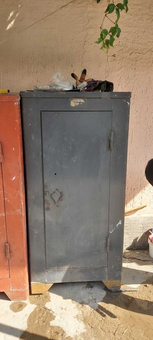 Металлический шкаф-сейф