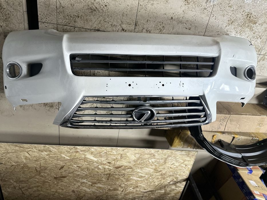 Передний бампер на Lexus 570