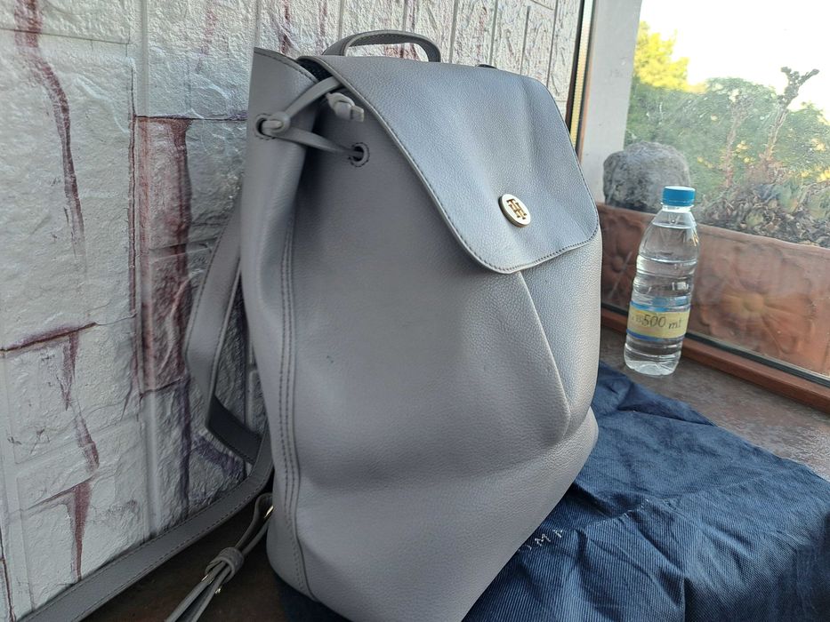 дамска раница,Tommy Hilfiger,сива чанта,томи хилфигер