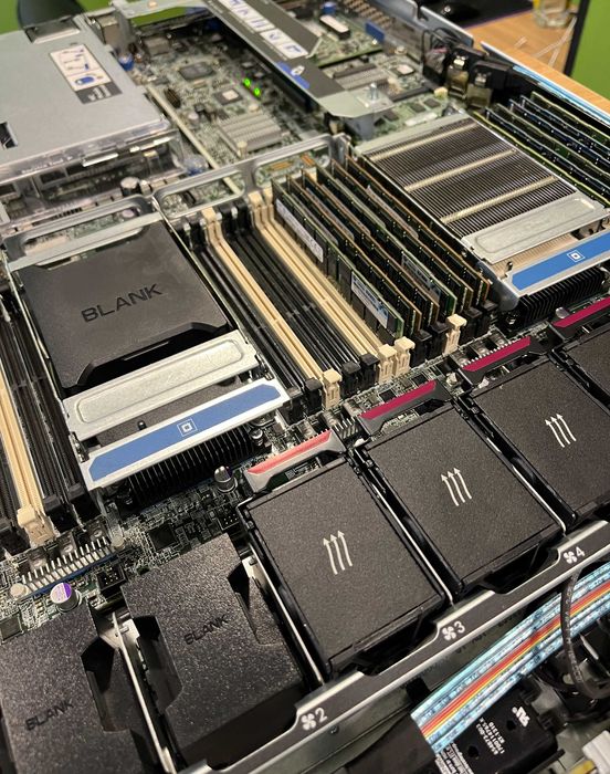 HP PROLIANT DL360P G8. Xeon E5-2640 0 . RAM 128 GB/HDD 1,2 TB * 4pcs