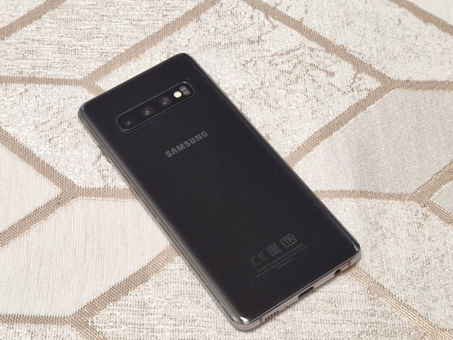 Продам легендарный телефон Samsung galaxy s10