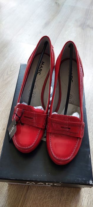 Обувки  естествен лак Marc