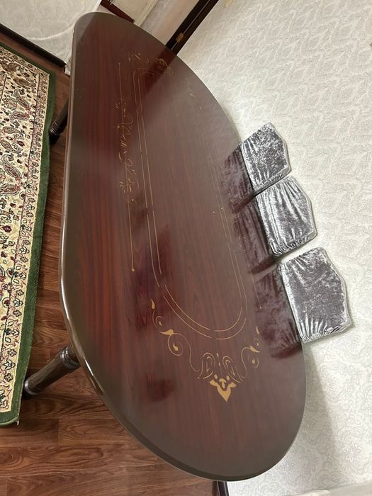 Продается овальный стол