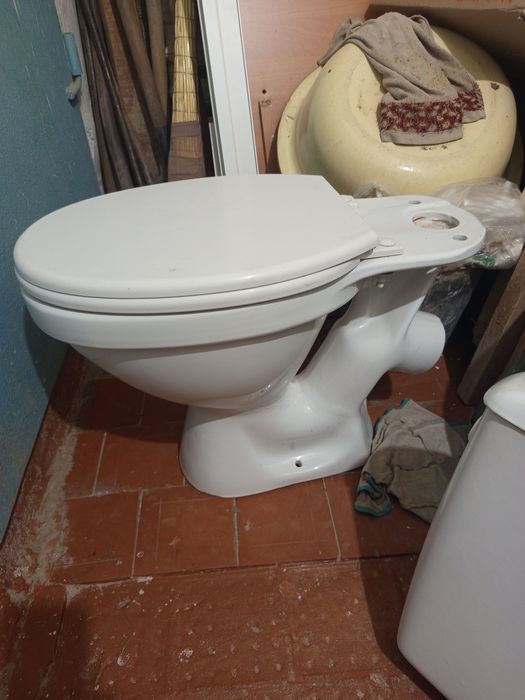 Продам унитаз б/у .