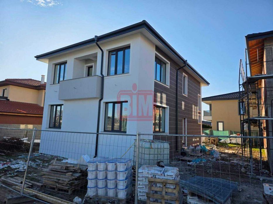 Продава се Къща в Пловдив, Център - 210 кв.м за 729 €/кв.м - Снимка #1