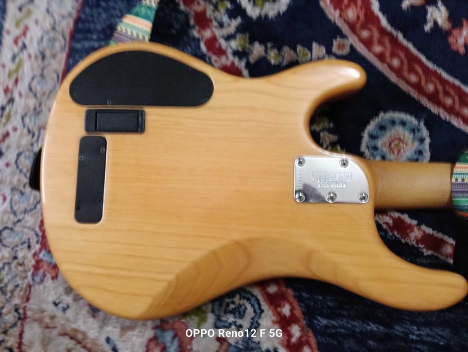 Ernie Ball MusicMan Sterling 4H Bass (made in USA) with piezo