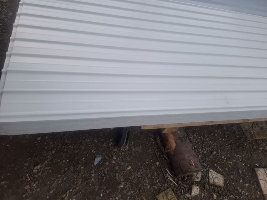 Vând tablă cutată h35 la 6,22metri zincata 
4 metri lungime 
5 metri l