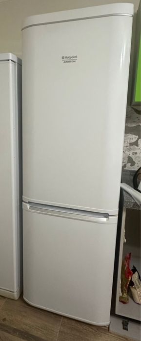Двухкамерный холодильник Hotpoint Ariston