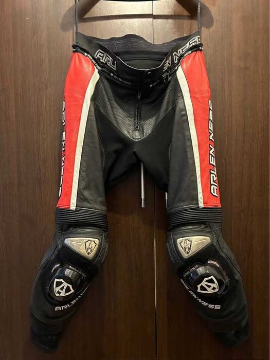 Costum moto de piele in doua bucati Arlen Ness Sentan nr. 56