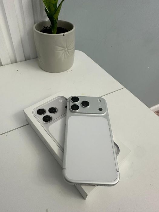 Iphone 14 и 17 pro продам в хорошом состоянии.