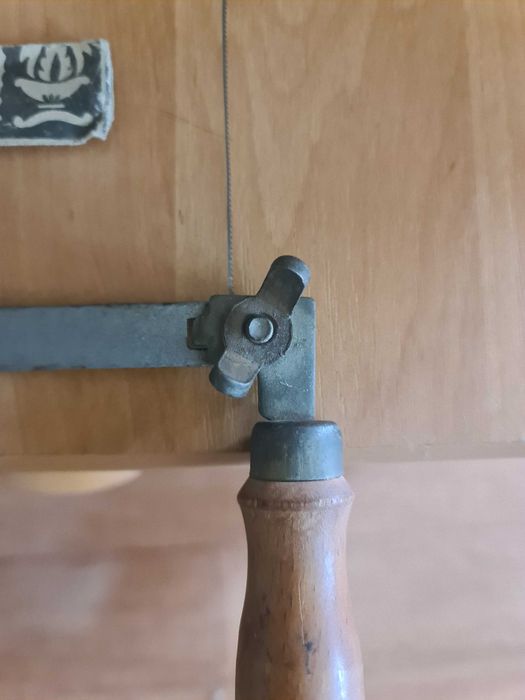 Лобзик советский в хорошем состоянии с комплектом новых пилок .