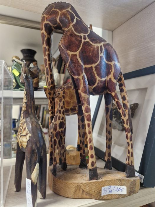 Разпродажба сувенири дървени