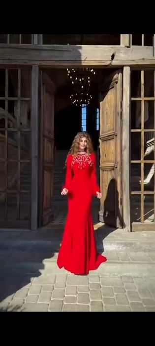 Vechirniy kuylak rangi qizil razmer 44