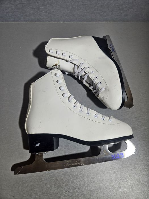 Patine 3029 gheata patinaj artistic American    marime   41 (26,5    cm lungime interioara).