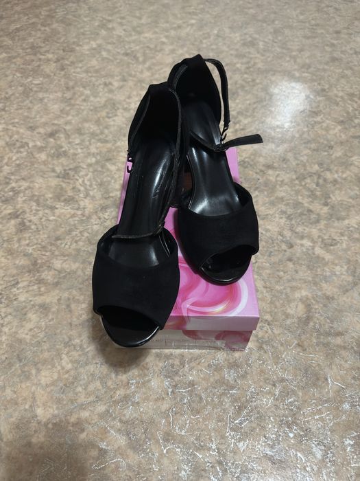 Продам босоножки