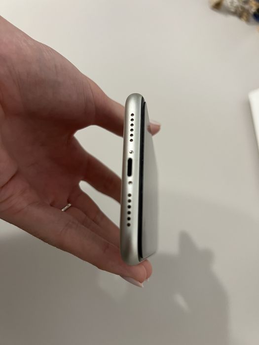 Vând Iphone 11  /64gb