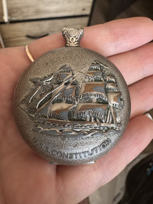 Продам часы стариные