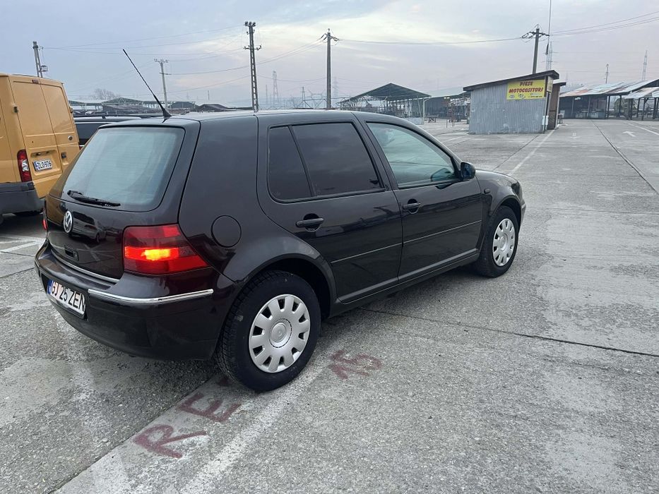 De Vânzare VW GOLF IV 
Motor 1.4 16v benzina euro 4
An de fabricație 2