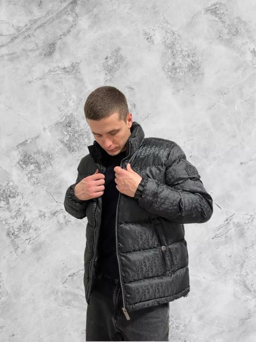 Продаю черный пуховик Dior