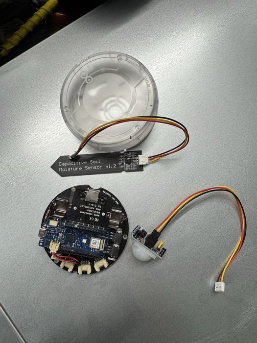 Arduino MKR WiFi 1010 + MKR IoT Carrier + senzori