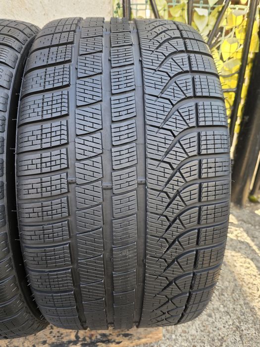 Vand patru anvelope de iarna pirelli 255 40 21/ 285 35 21 dot 3325⁸