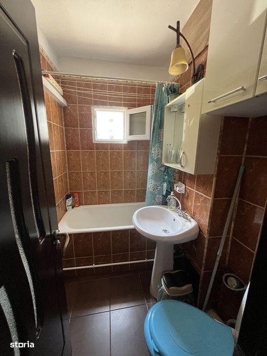 2 camere transformat în 3 Craiovita parter înalt /4 centrală 48 mp