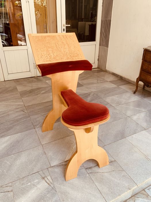 Ергономичен дървен стол / kneeling chair с регулируема поставка