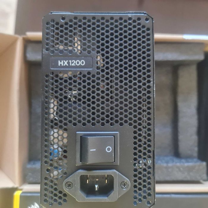 Захранване Corsair HX1200 1200W, 80 Plus Platinum (висока ефективност)