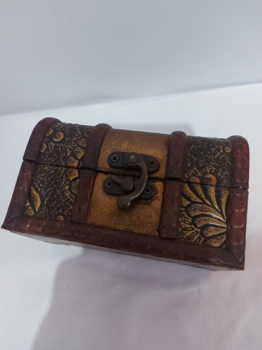 Шкатулка сундучок.