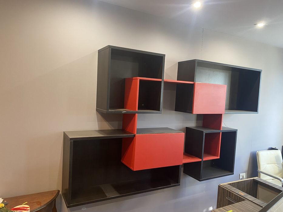 Шкаф за стена голям