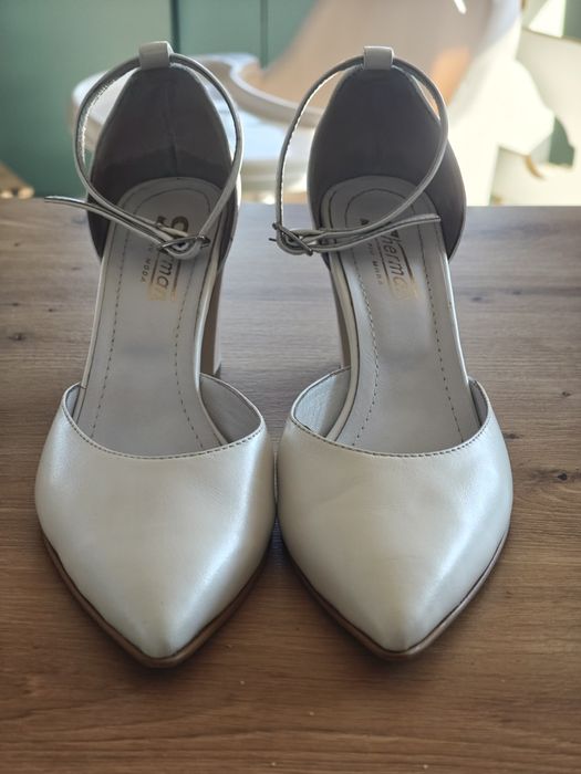 Pantofi albi cu toc